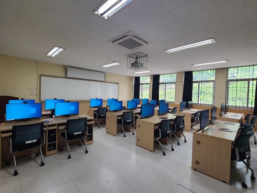 국어국문∙한국어교육학과 전용 컴퓨터실 이미지